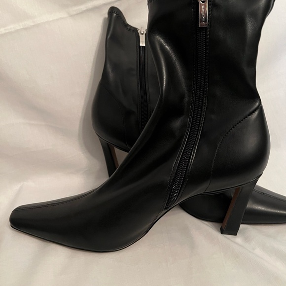 Sleek Black Heeled Boots for Women - Picture 1 of 11